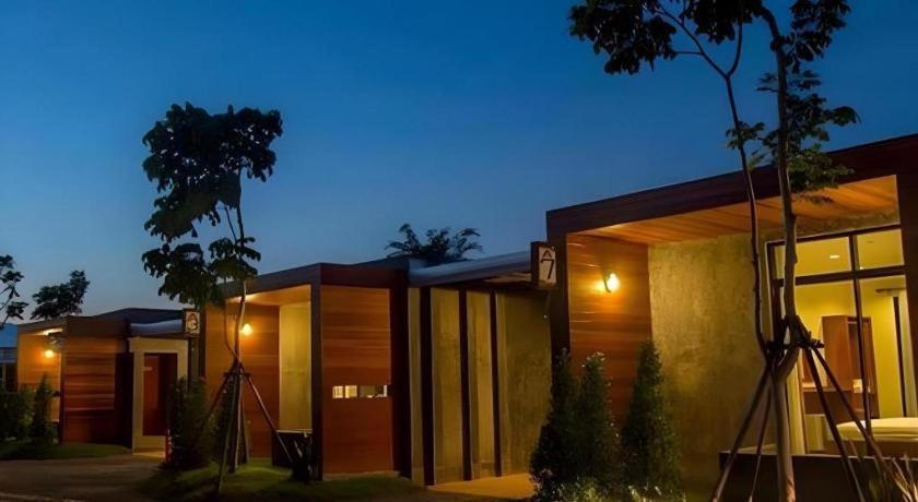 The Infinite Resort Nakhon Sawan Exterior photo